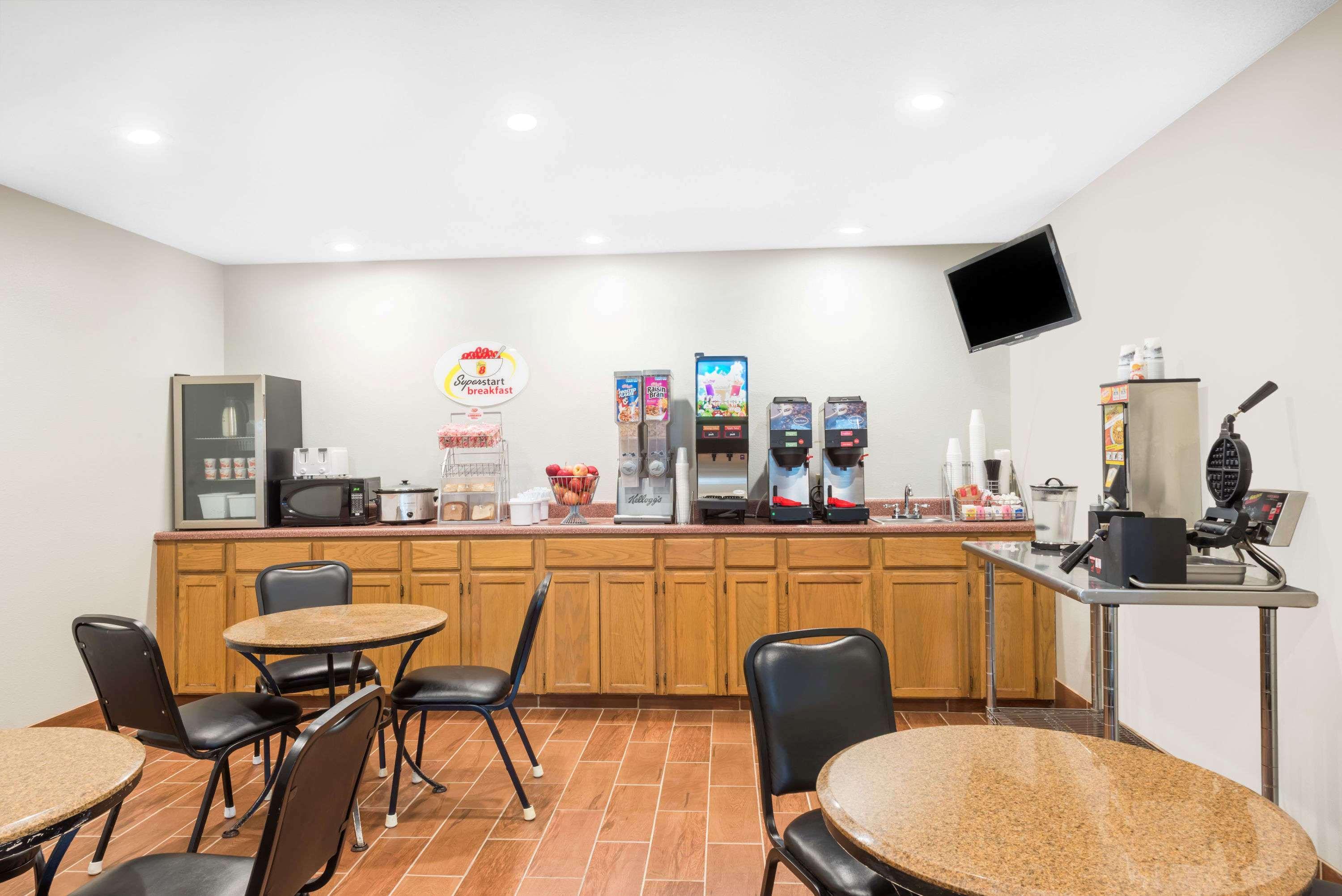 Super 8 By Wyndham Winfield-Quail Ridge Area Exterior foto