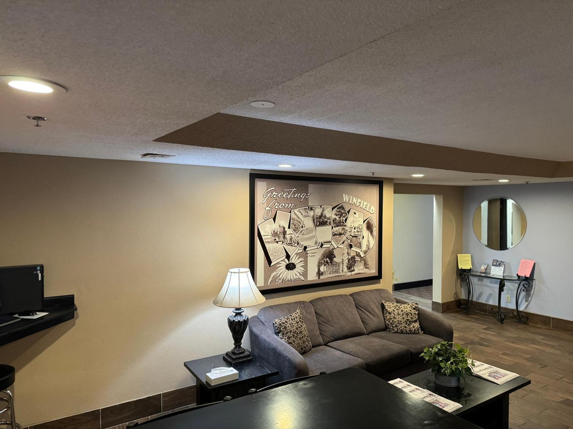 Super 8 By Wyndham Winfield-Quail Ridge Area Exterior foto