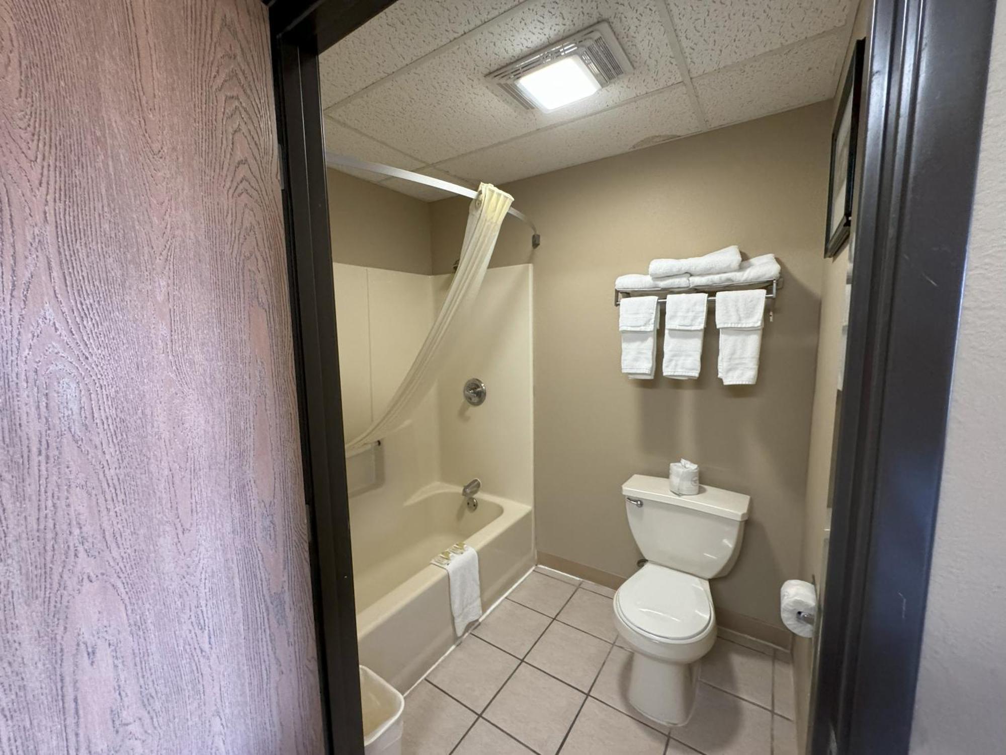 Super 8 By Wyndham Winfield-Quail Ridge Area Exterior foto